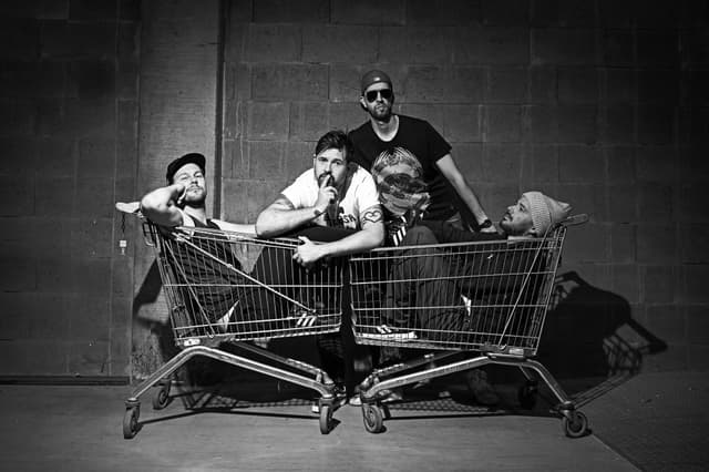 Red Hot Chili Peppers Revival slaví 20 let / host: AC/CZ